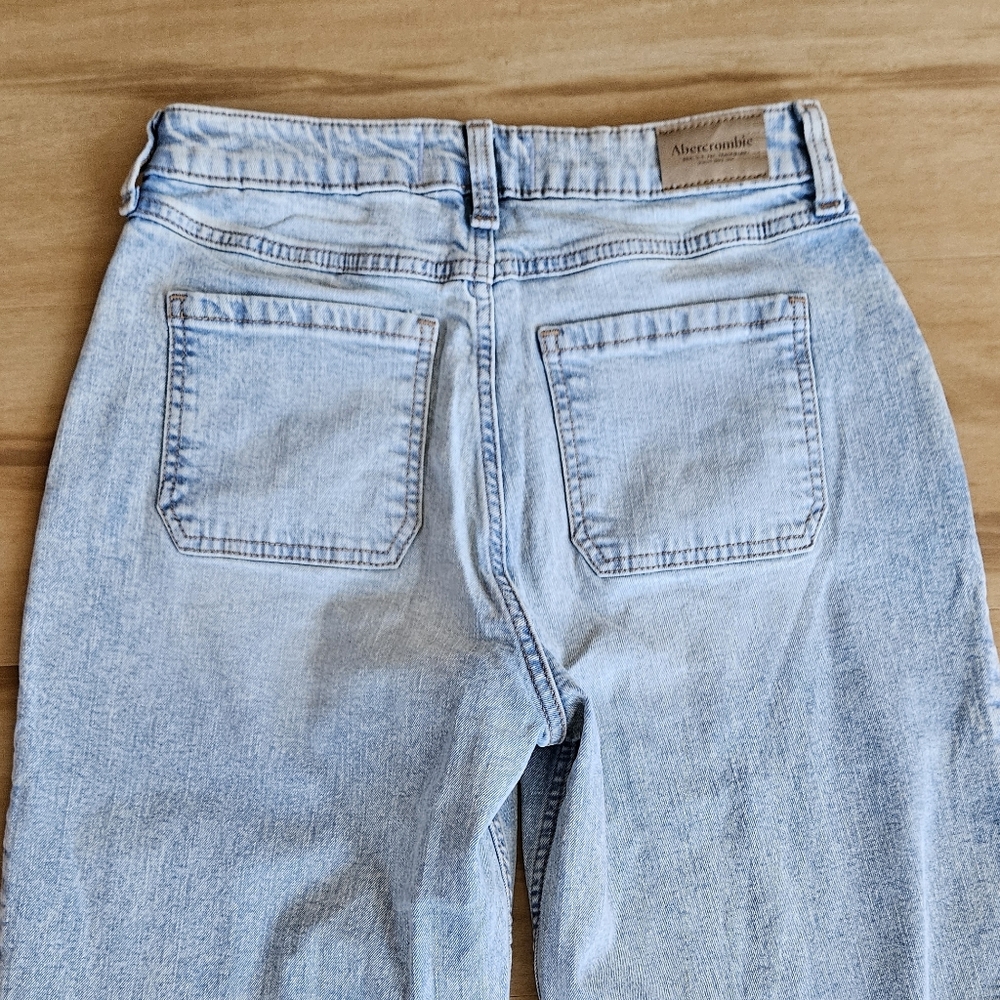 NWT Abercrombie Kids High Rise Barrel Jeans Light Blue Denim Girls 15/16 - Picture 4 of 14